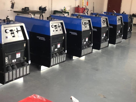 Schweißen mit KOVO Diesel Dual Holder Permanent Magnet Welder Generator DC600A DGW500 bei 85V Ausgangsspannung